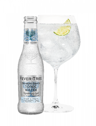 fever tree refreshingly light mixer met glas